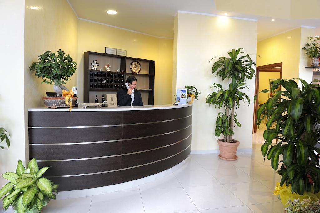 Hotel La Quercia Valmontone Exterior photo